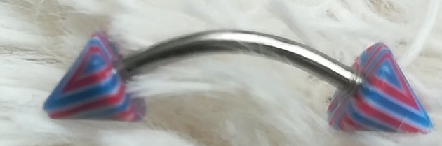 Augenbrauen Piercings mit Spitze