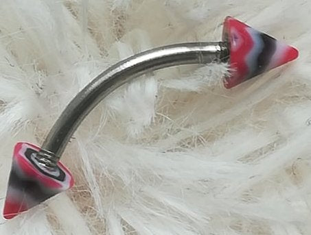 Augenbrauen Piercings mit Spitze