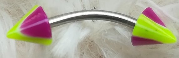 Augenbrauen Piercings mit Spitze