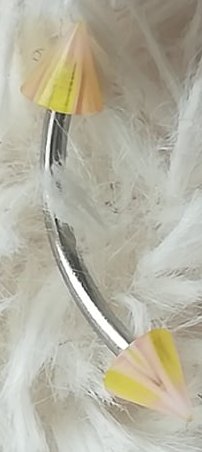 Augenbrauen Piercings mit Spitze